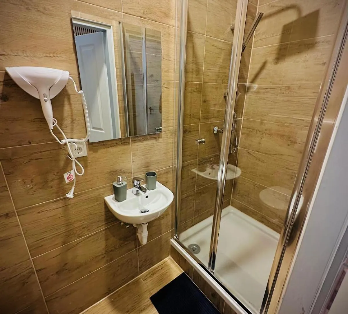4-Br Apt, Ideal For Groups, 6-Min To Stadthalle Βιέννη 0*,  Αυστρία